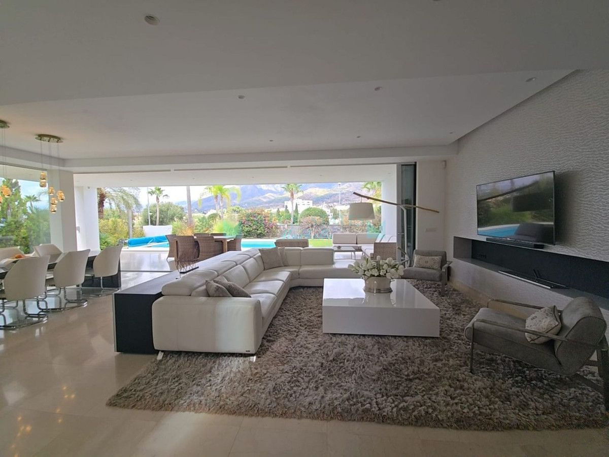 Villa for sale in Rio Real, Marbella East