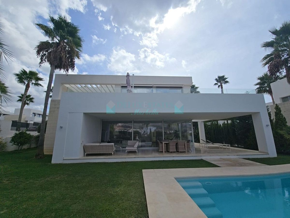 Villa for sale in Rio Real, Marbella East