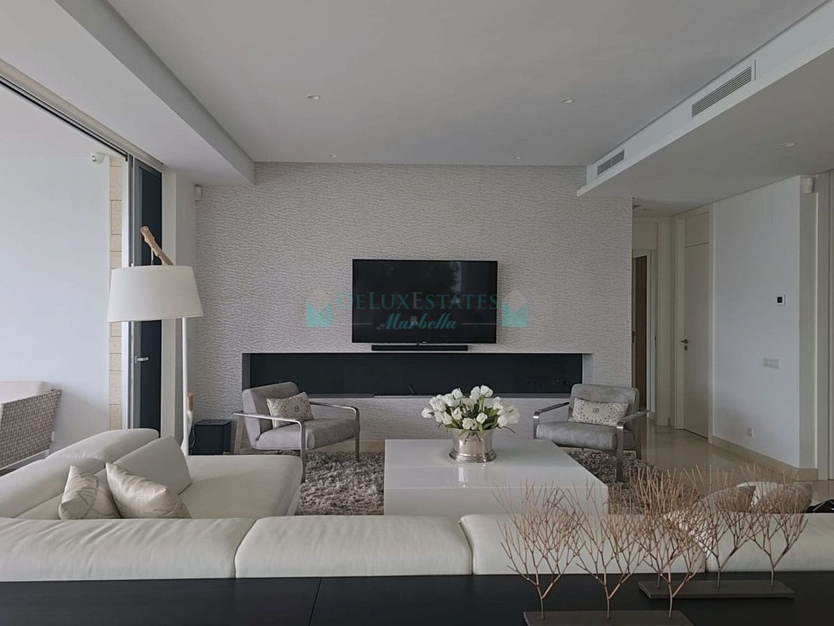 Villa for sale in Rio Real, Marbella East