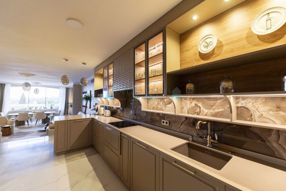 Town House for sale in Nueva Andalucia