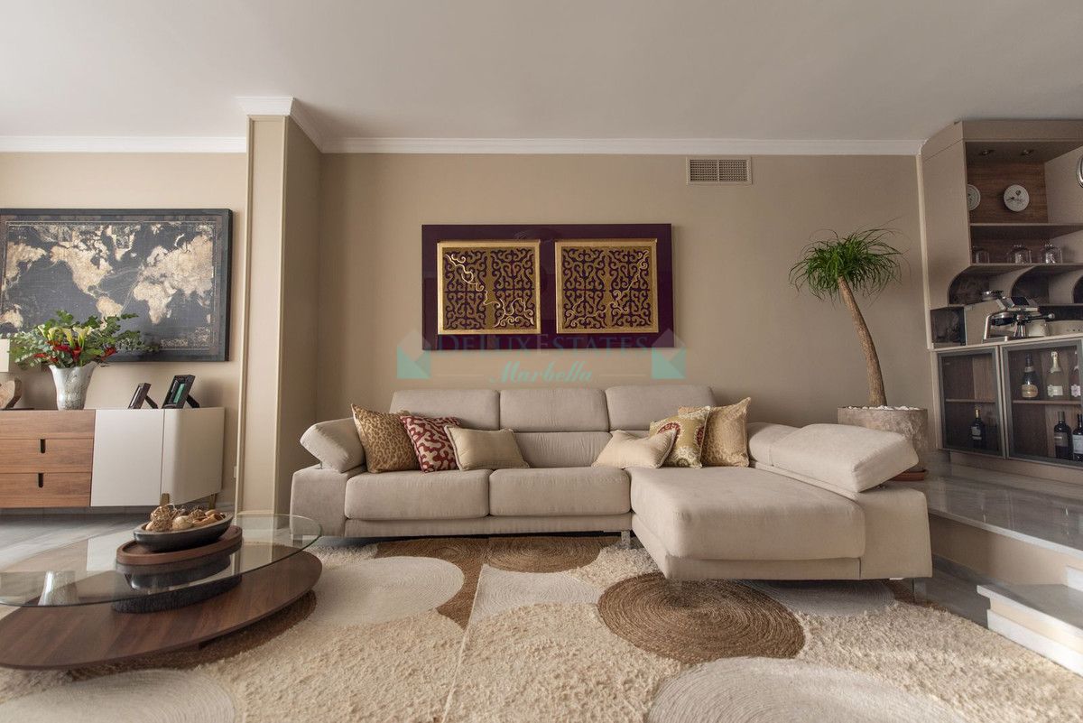 Town House for sale in Nueva Andalucia