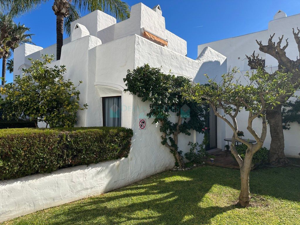 Town House for sale in Estepona