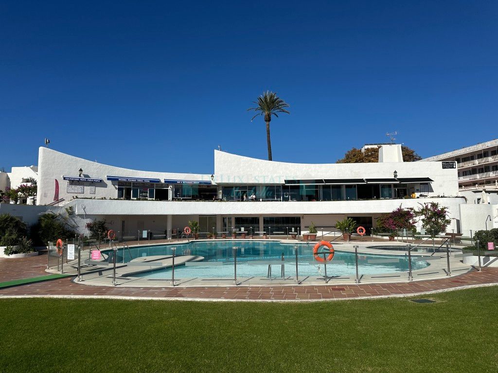 Town House for sale in Estepona