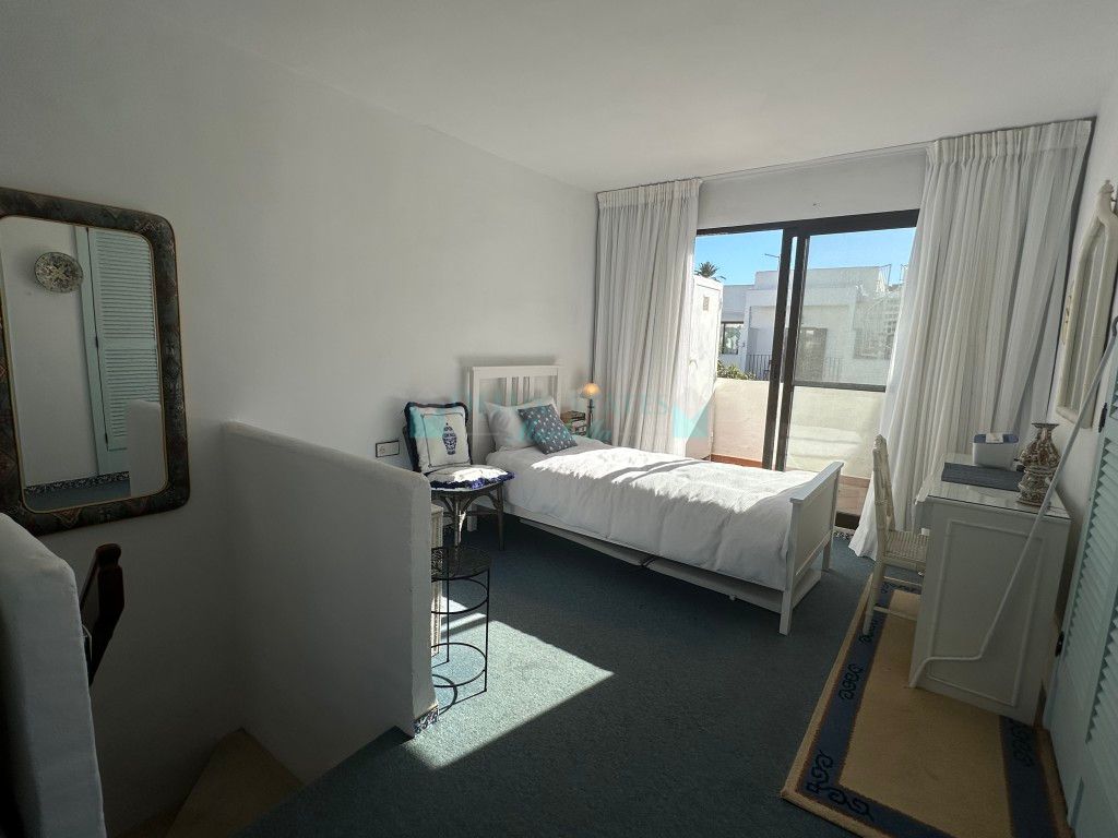 Town House for sale in Estepona