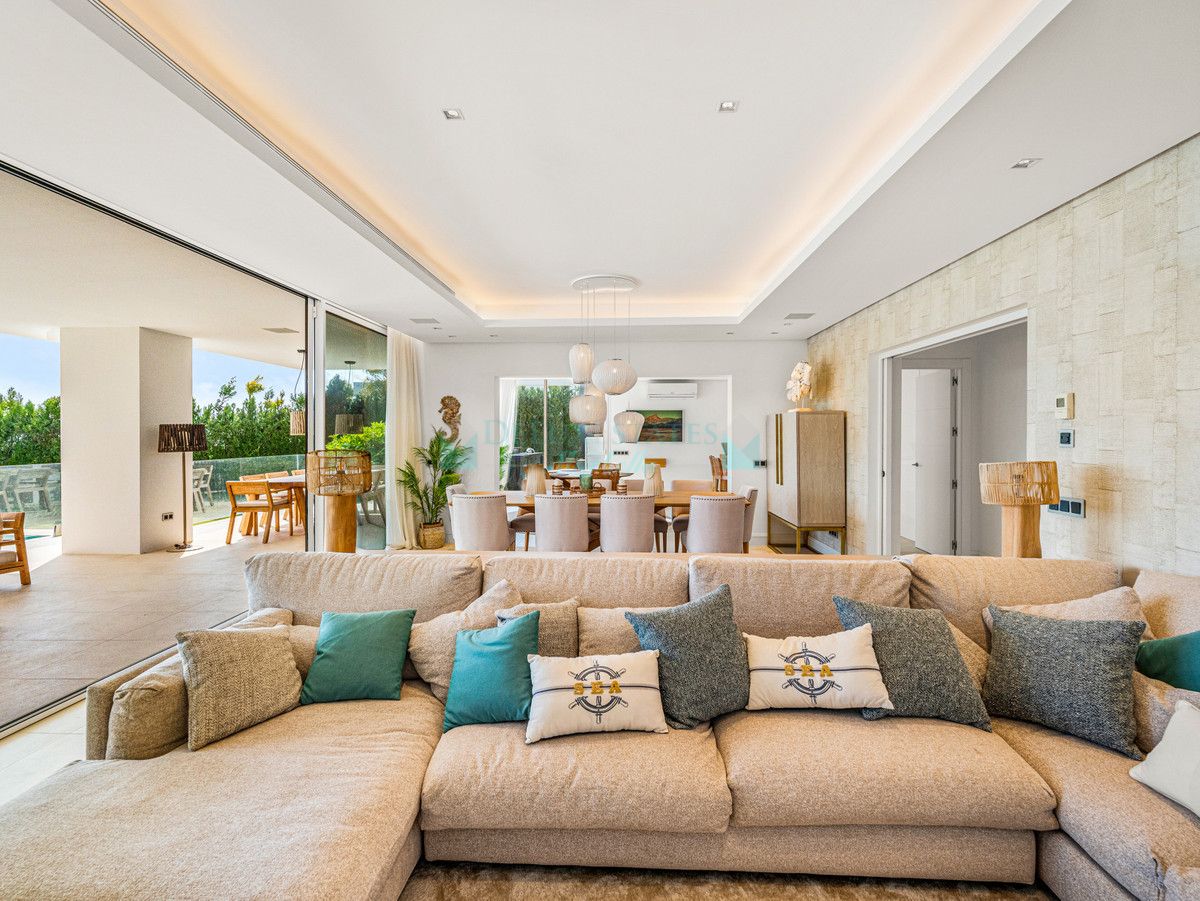 Villa for sale in Los Flamingos, Benahavis