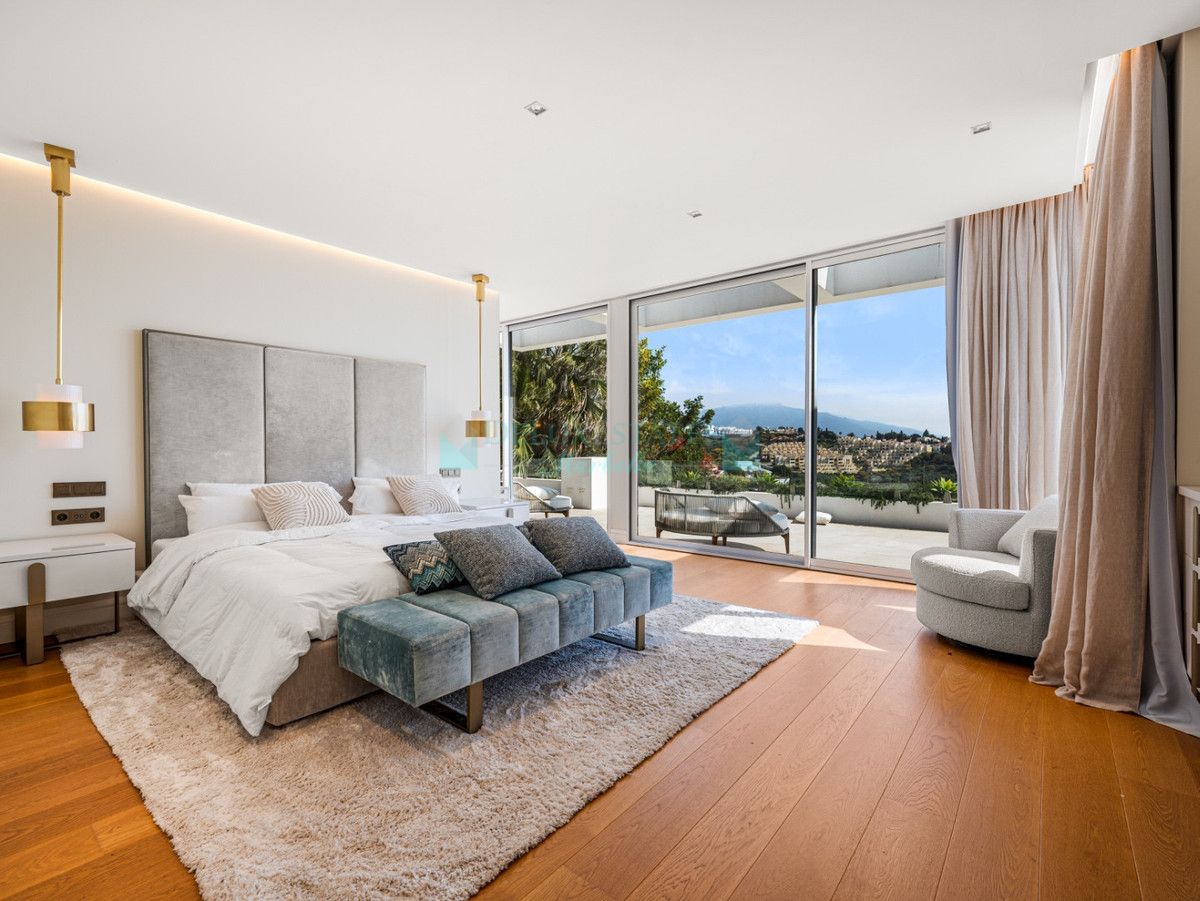 Villa for sale in Los Flamingos, Benahavis