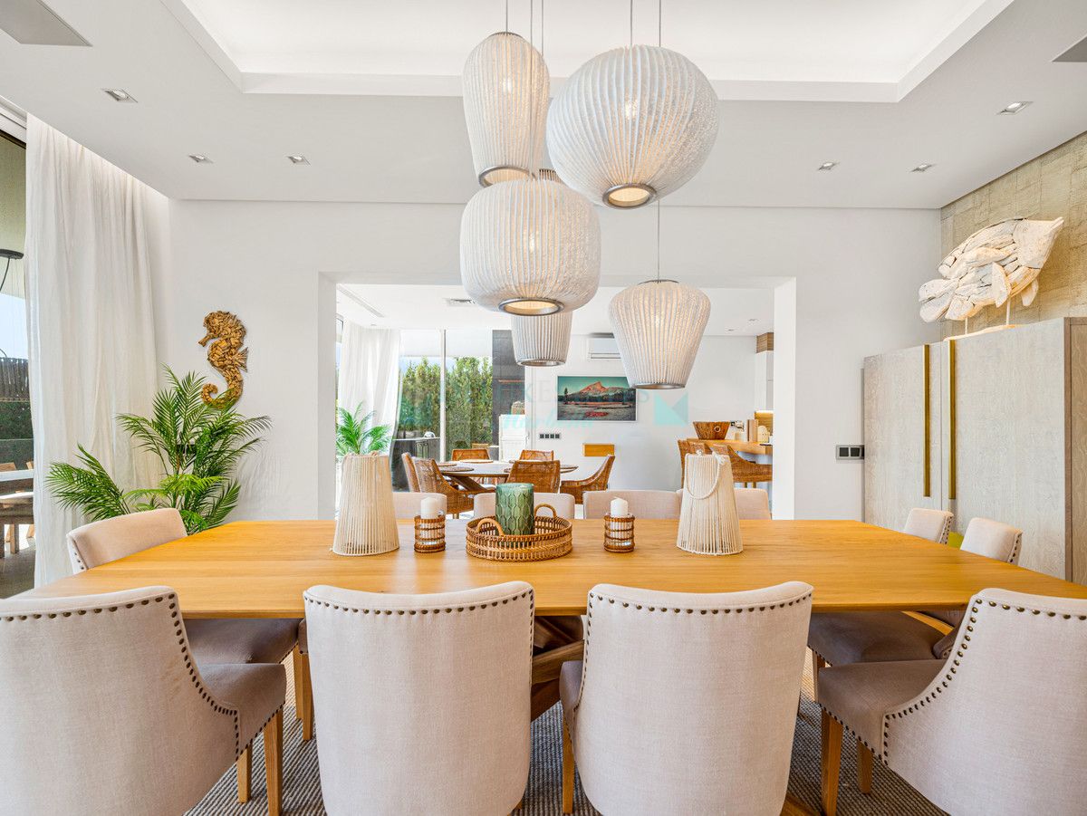 Villa for sale in Los Flamingos, Benahavis