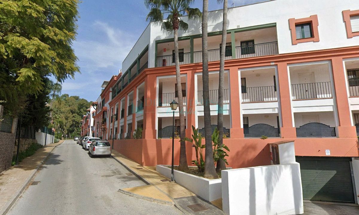 Ground Floor Apartment for sale in Atalaya, Estepona
