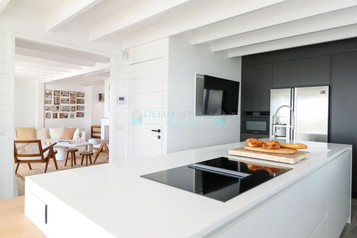 Villa for sale in Benahavis