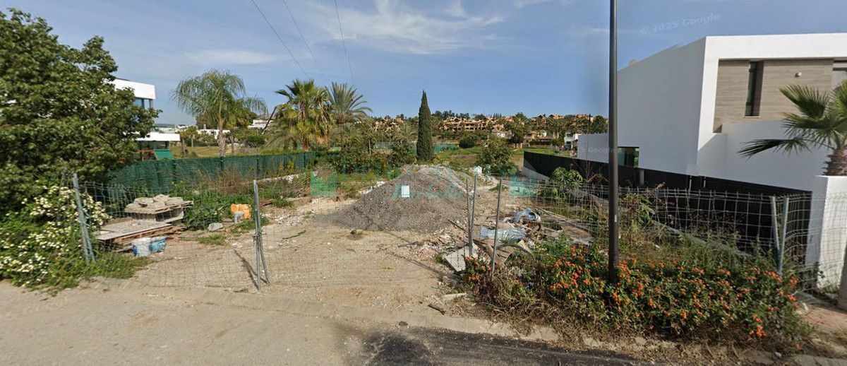 Residential Plot for sale in El Paraiso, Estepona