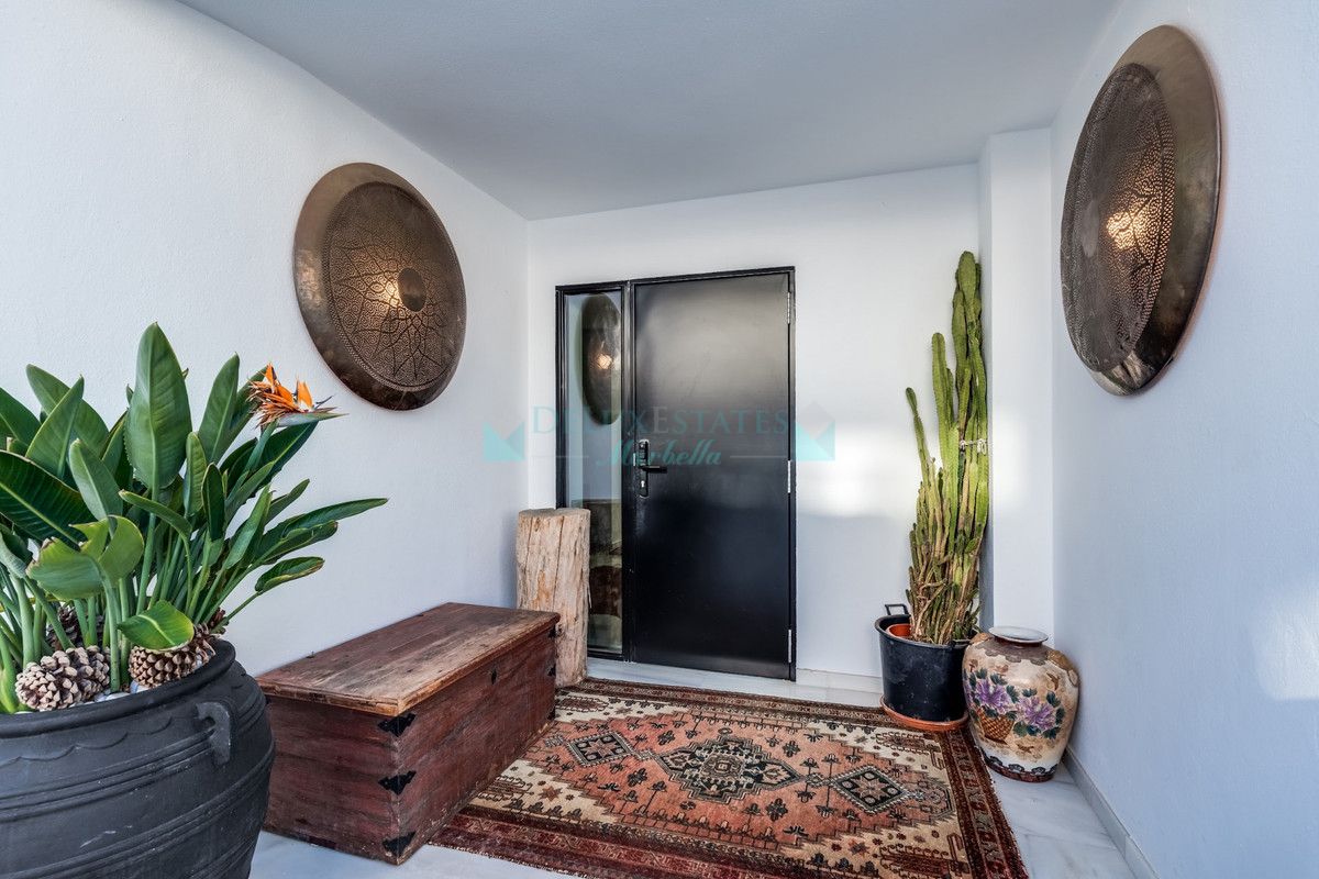 Villa for sale in Nueva Andalucia