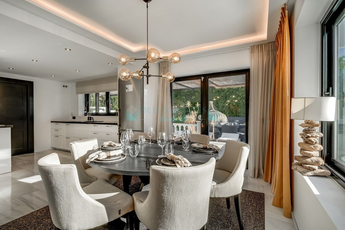 Villa for sale in Nueva Andalucia