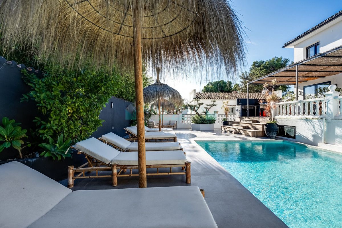 Villa for sale in Nueva Andalucia