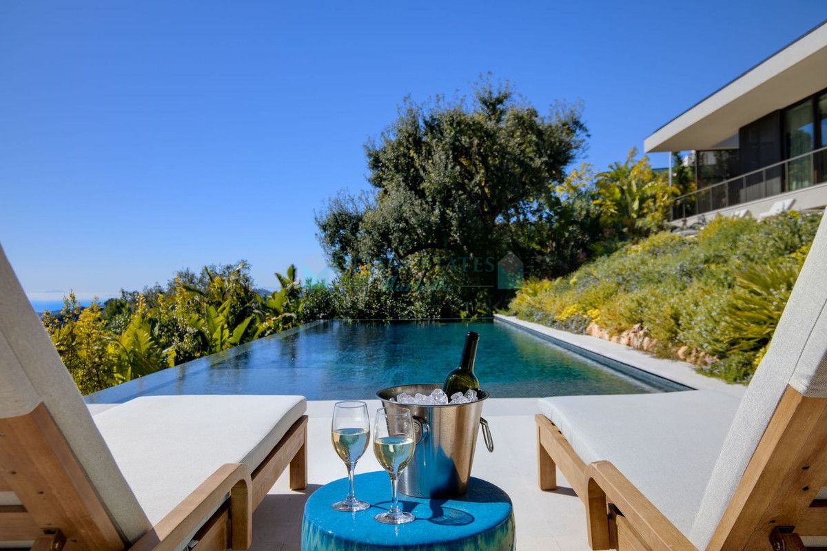 Villa for sale in Benahavis