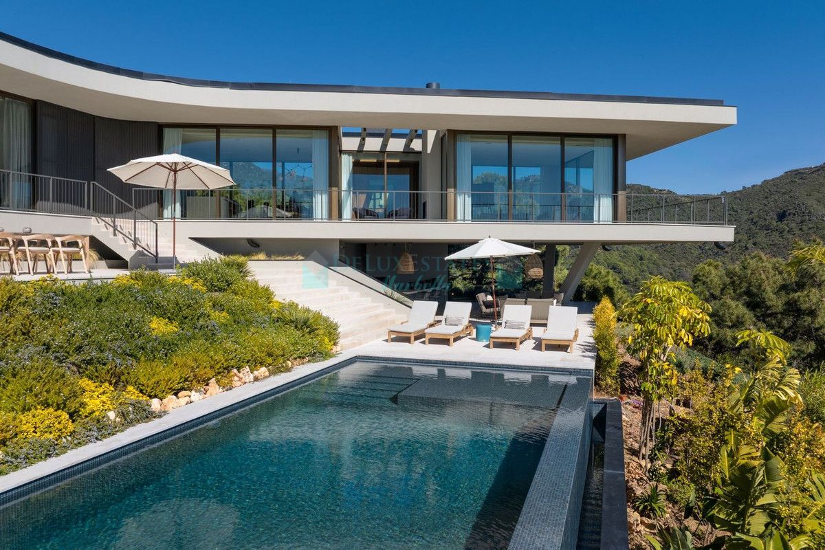 Villa for sale in Benahavis