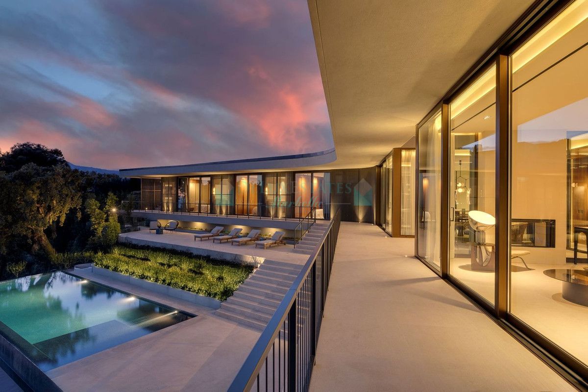 Villa for sale in Benahavis