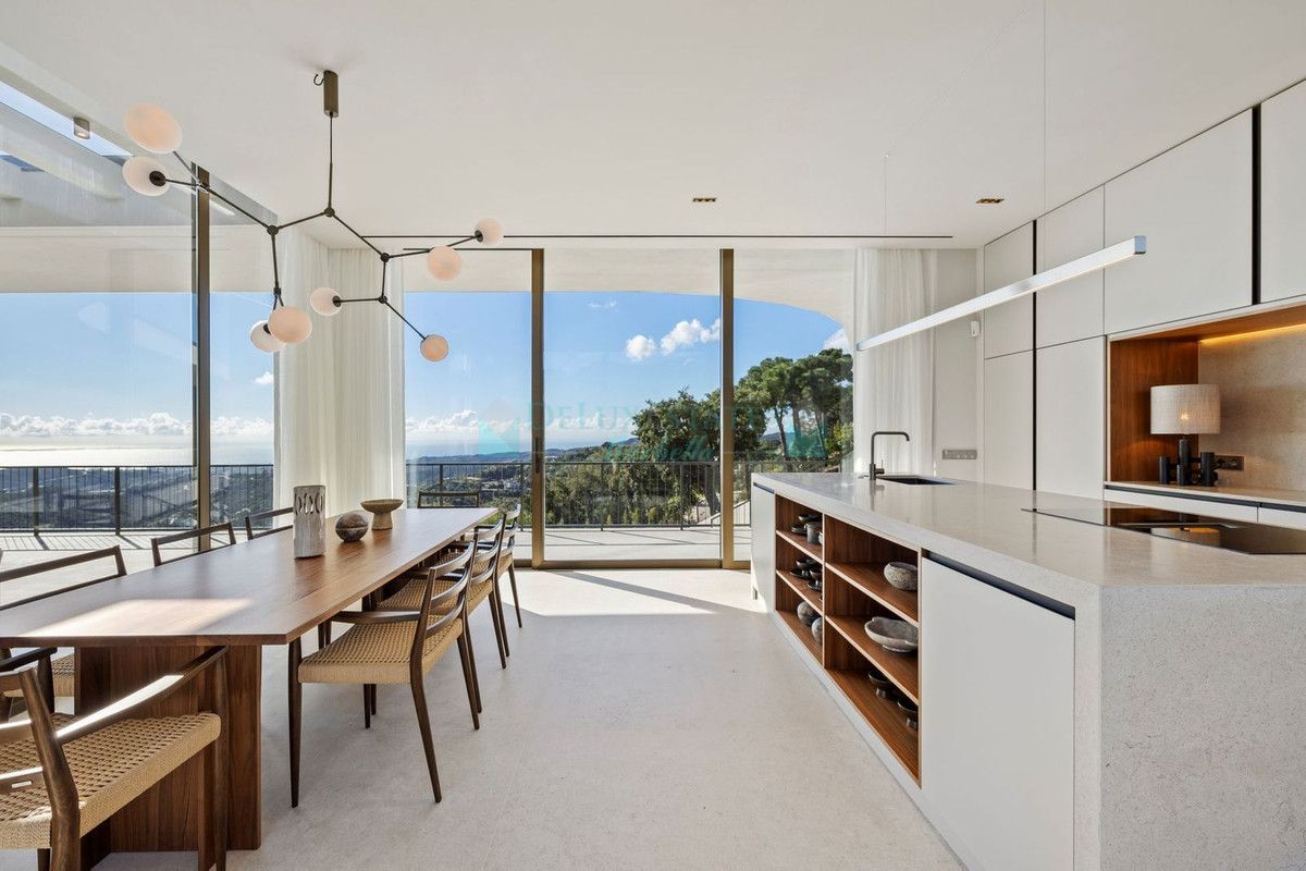 Villa for sale in Benahavis