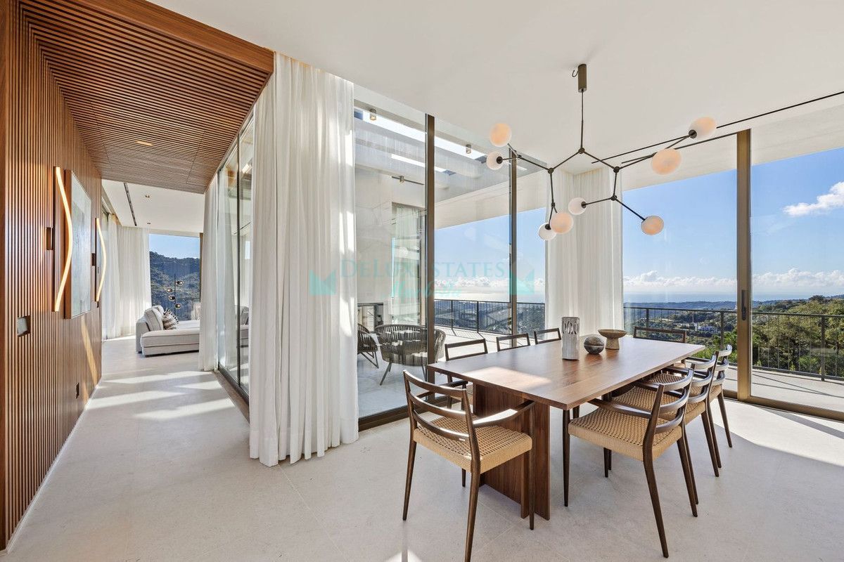 Villa for sale in Benahavis