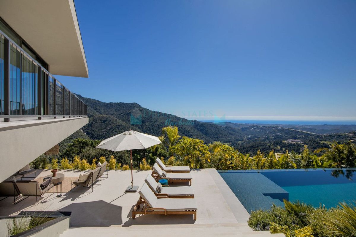 Villa for sale in Benahavis