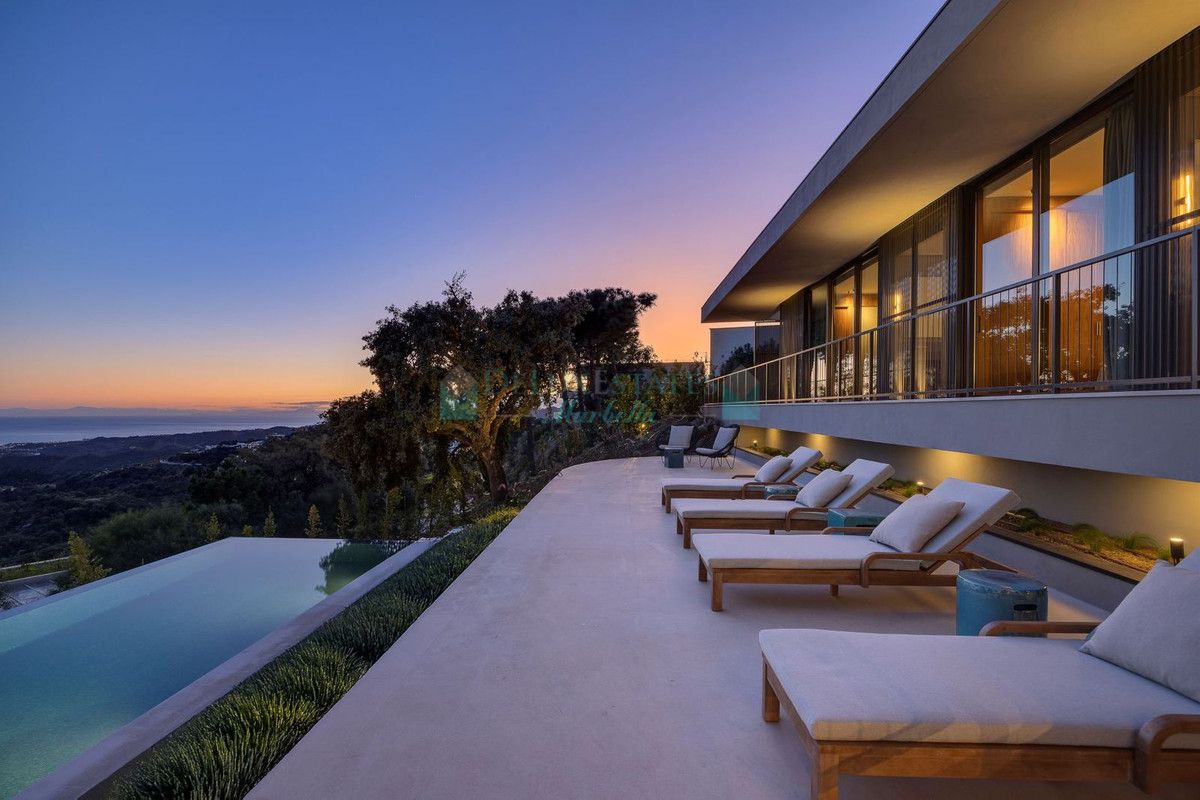 Villa for sale in Benahavis