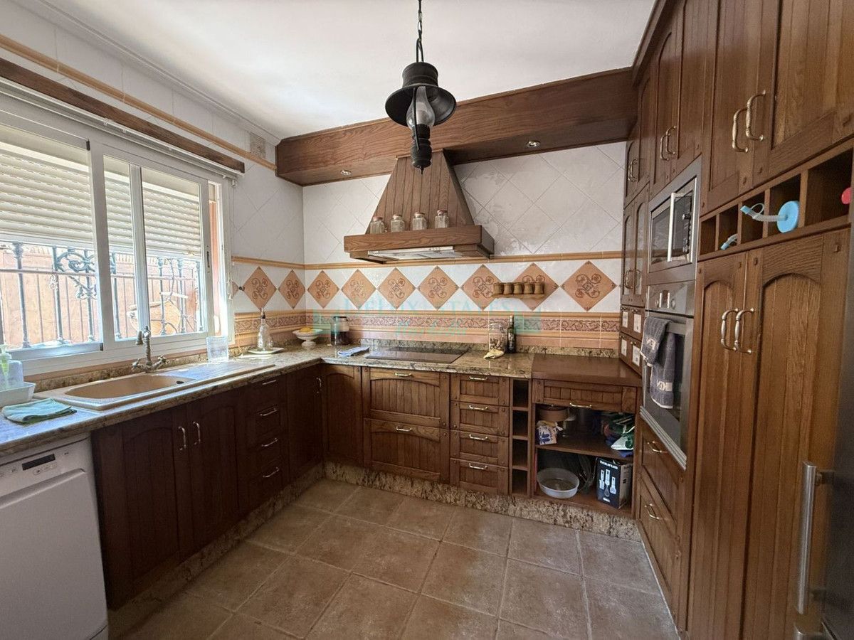 Town House for sale in Estepona