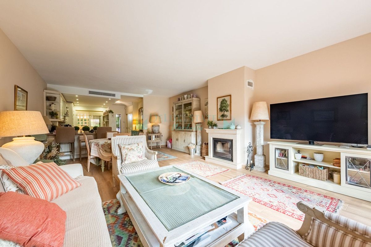 Semi Detached Villa for sale in Nagüeles, Marbella Golden Mile