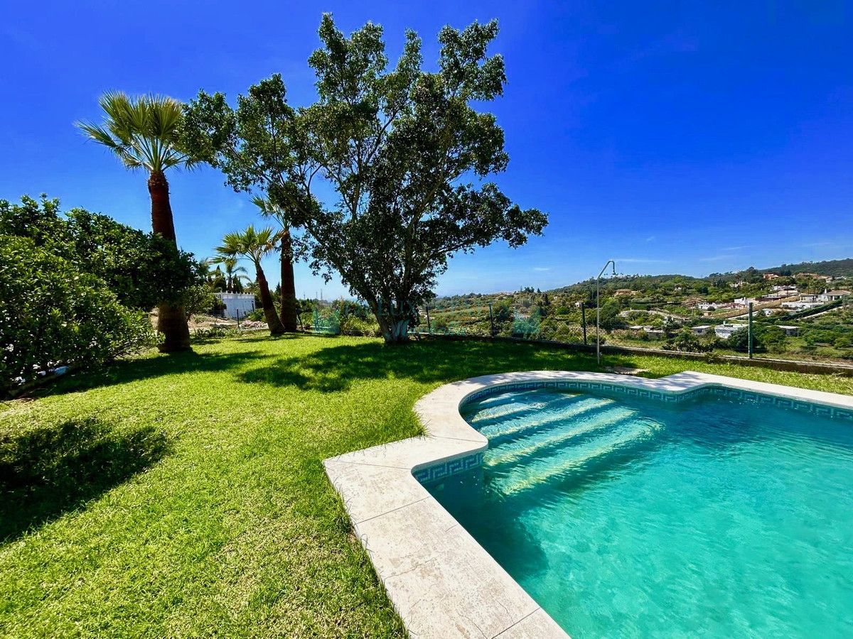 Finca for sale in Estepona