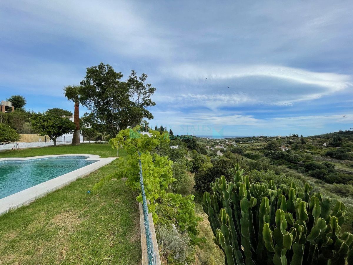Finca for sale in Estepona