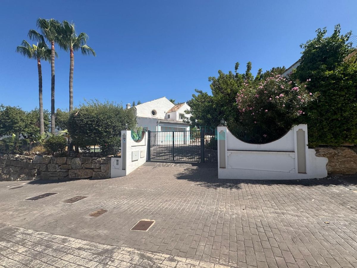 Villa for sale in Istan