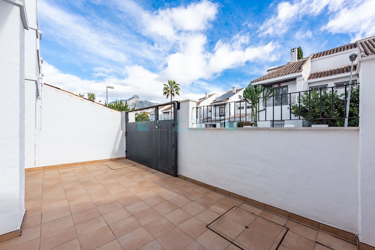 Town House for sale in Nueva Andalucia