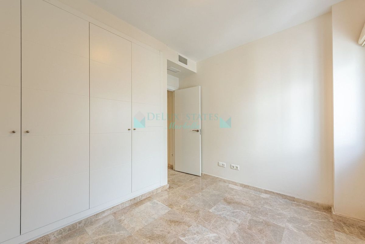 Town House for sale in Nueva Andalucia