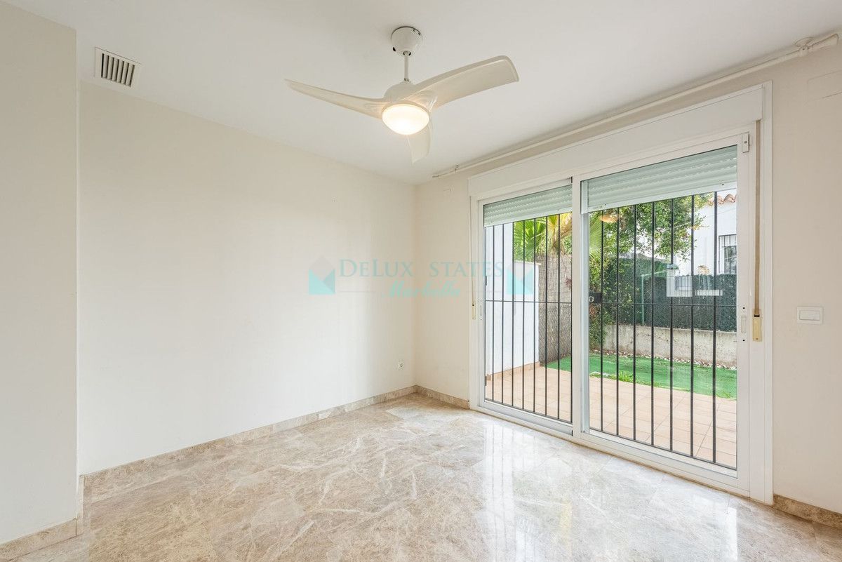 Town House for sale in Nueva Andalucia