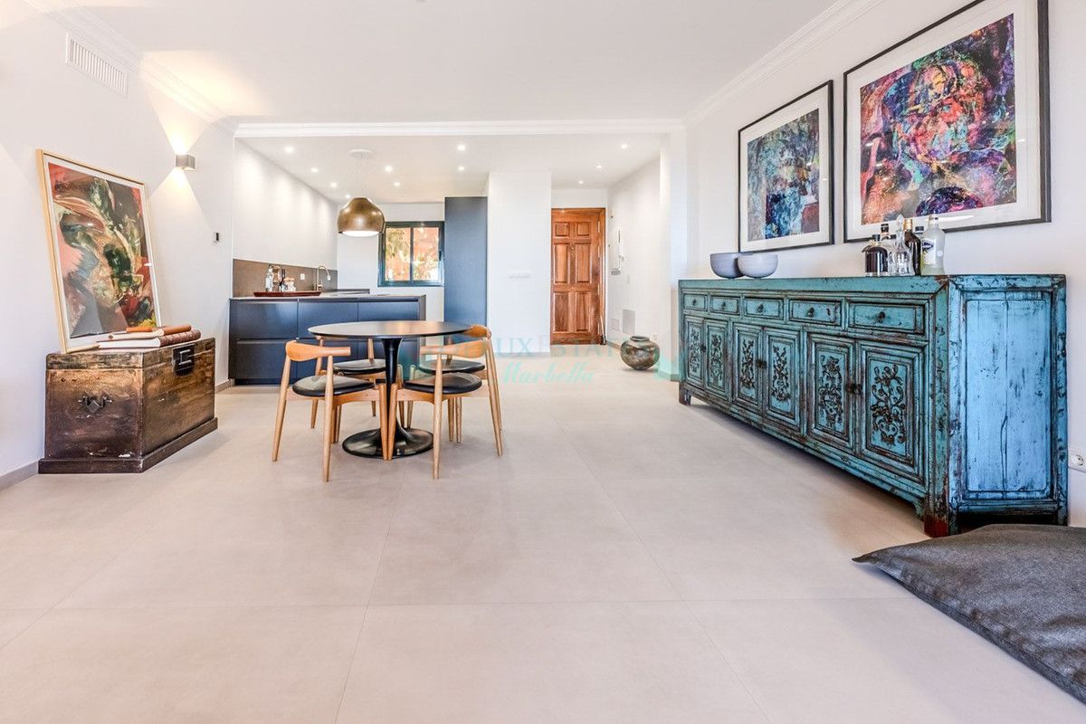 Apartamento en venta en Monte Halcones, Benahavis