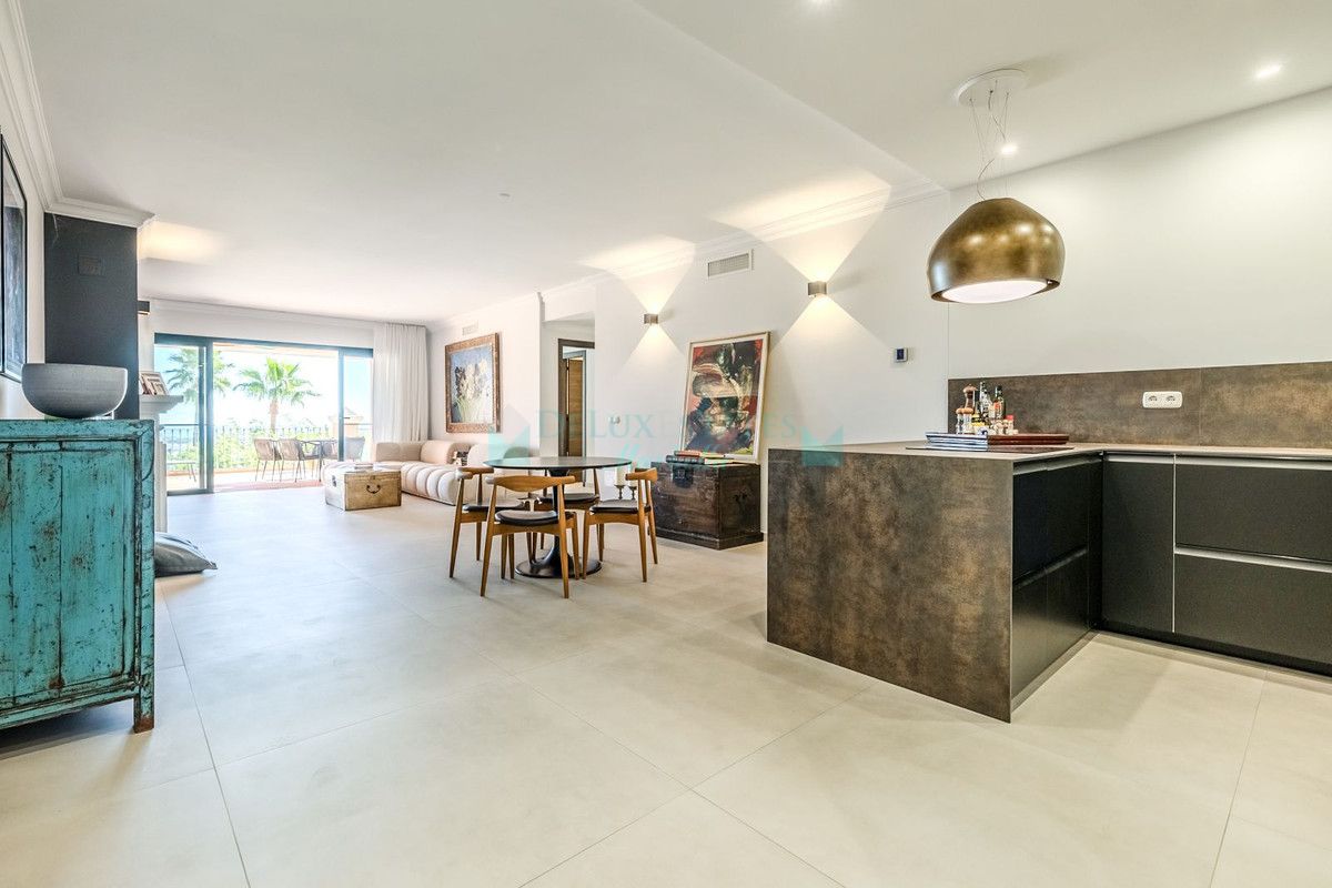 Apartamento en venta en Monte Halcones, Benahavis