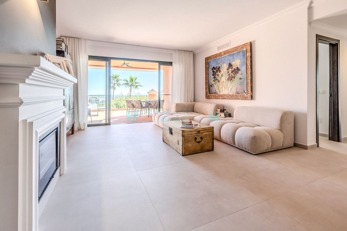 Apartamento en venta en Monte Halcones, Benahavis