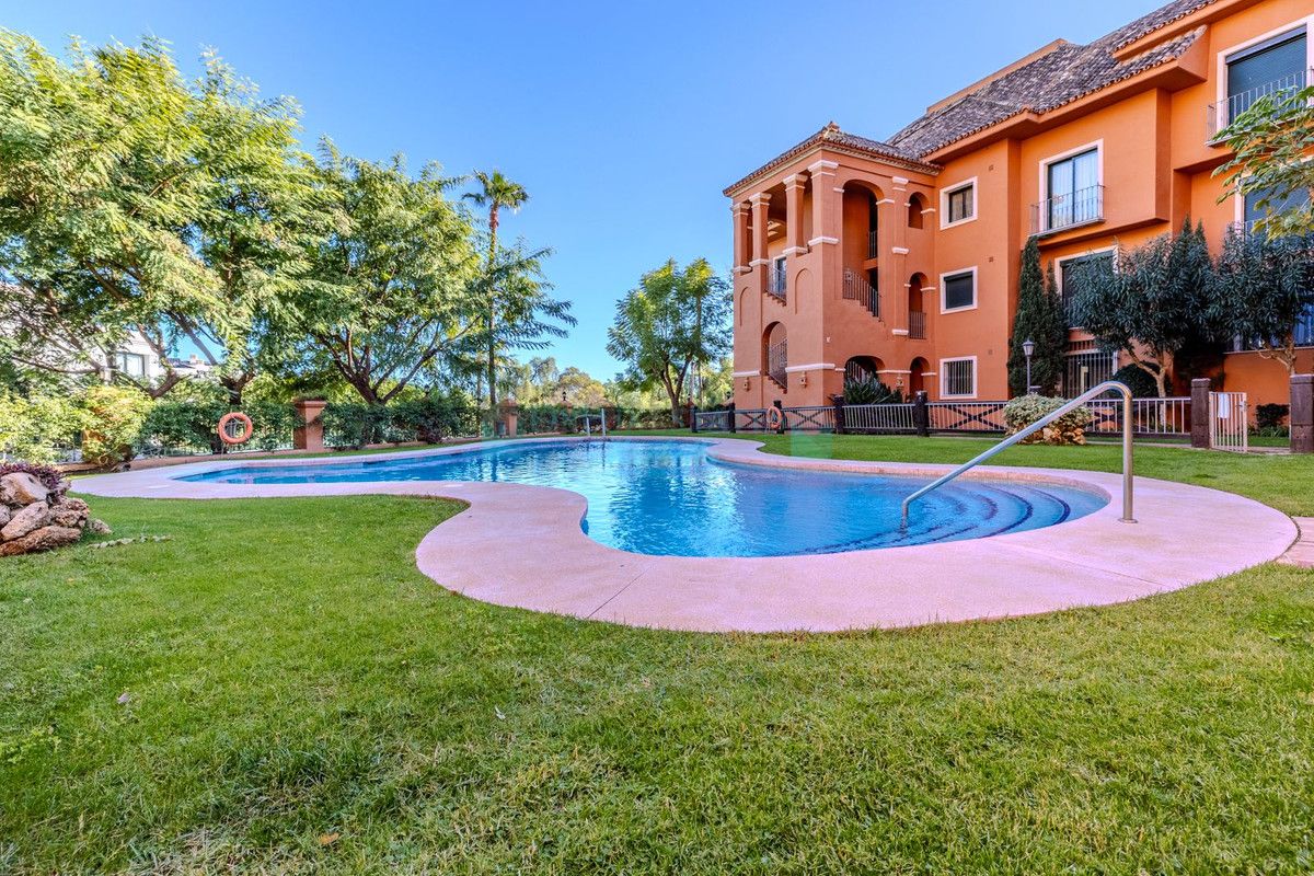 Apartamento en venta en Monte Halcones, Benahavis