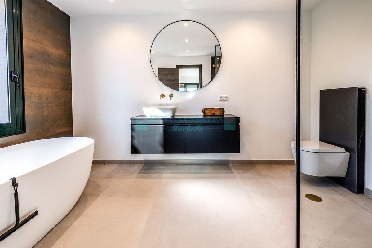 Apartamento en venta en Monte Halcones, Benahavis