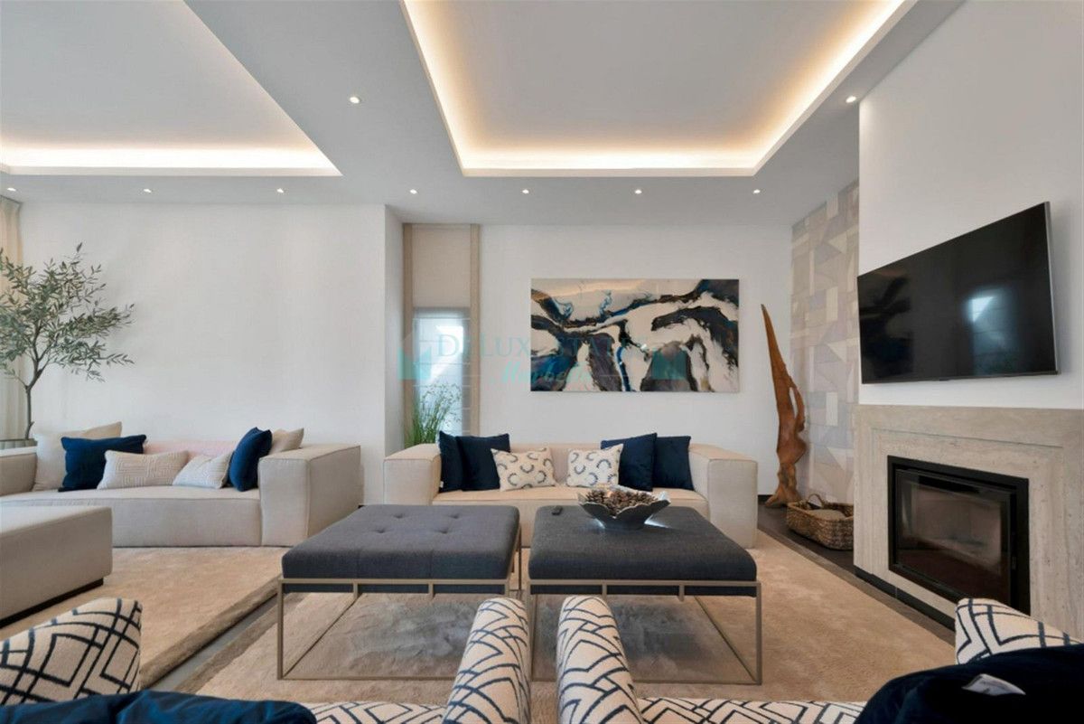 Villa for sale in Benahavis