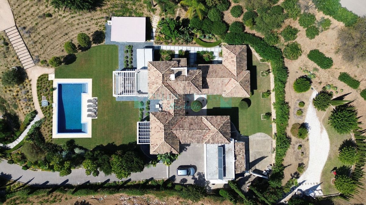 Villa for sale in Benahavis