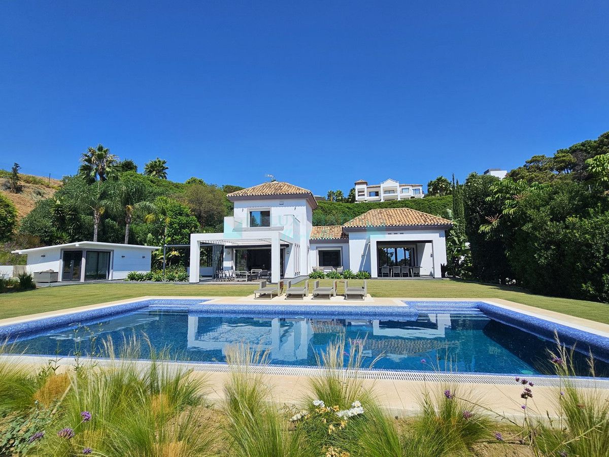 Villa for sale in Benahavis