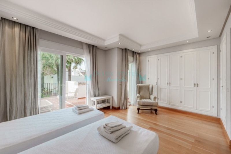 Town House for sale in Estepona