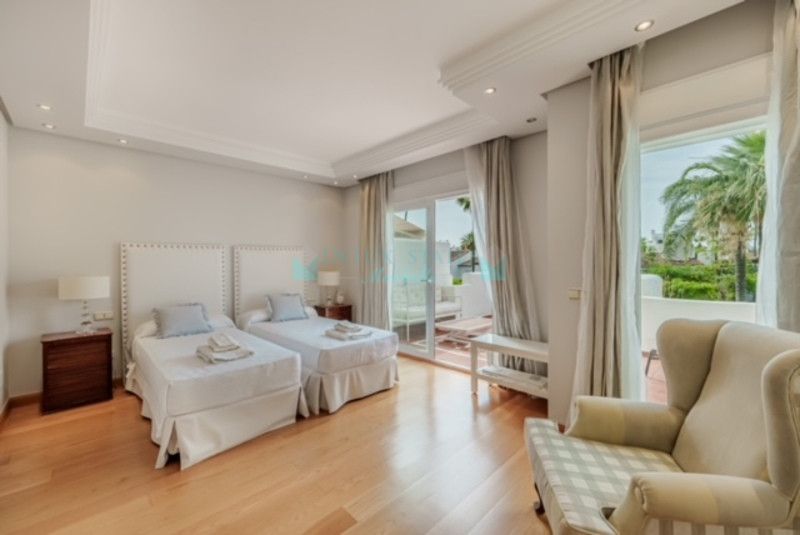 Town House for sale in Estepona
