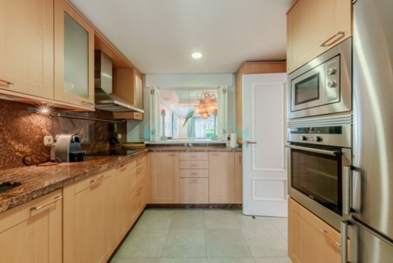 Town House for sale in Estepona