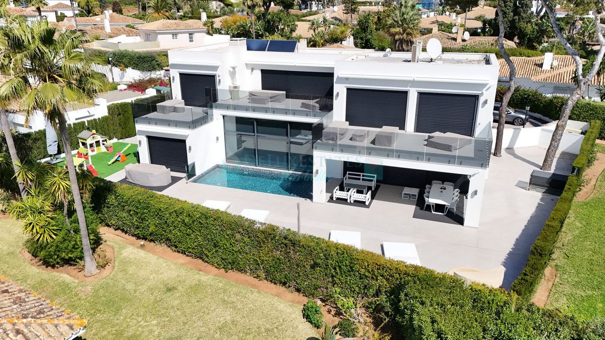 Villa for sale in Los Monteros, Marbella East