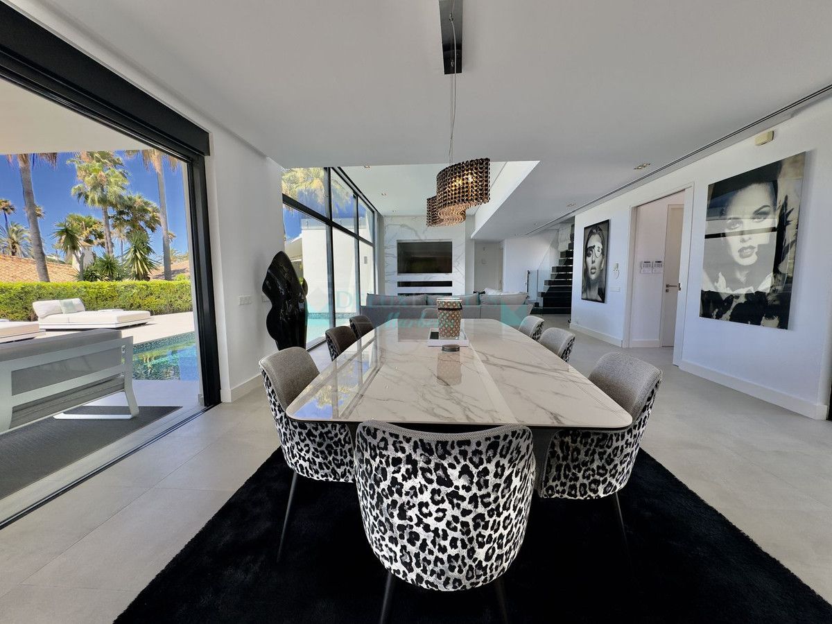 Villa for sale in Los Monteros, Marbella East