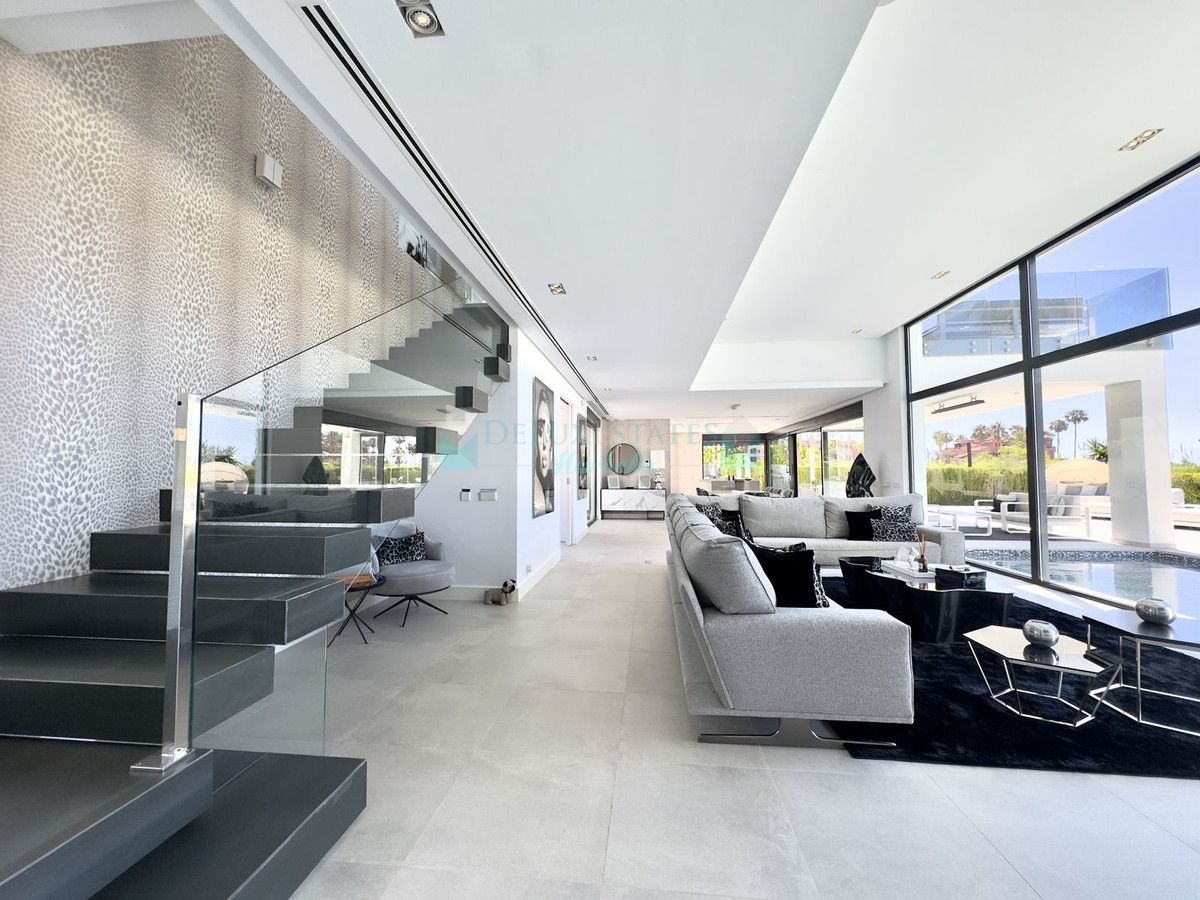 Villa for sale in Los Monteros, Marbella East