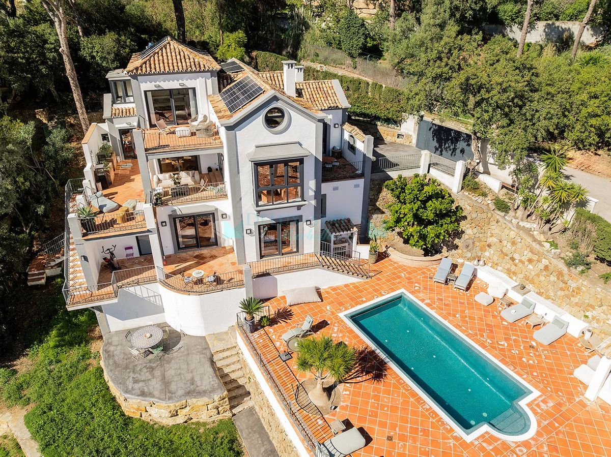 Villa en venta en El Madroñal, Benahavis