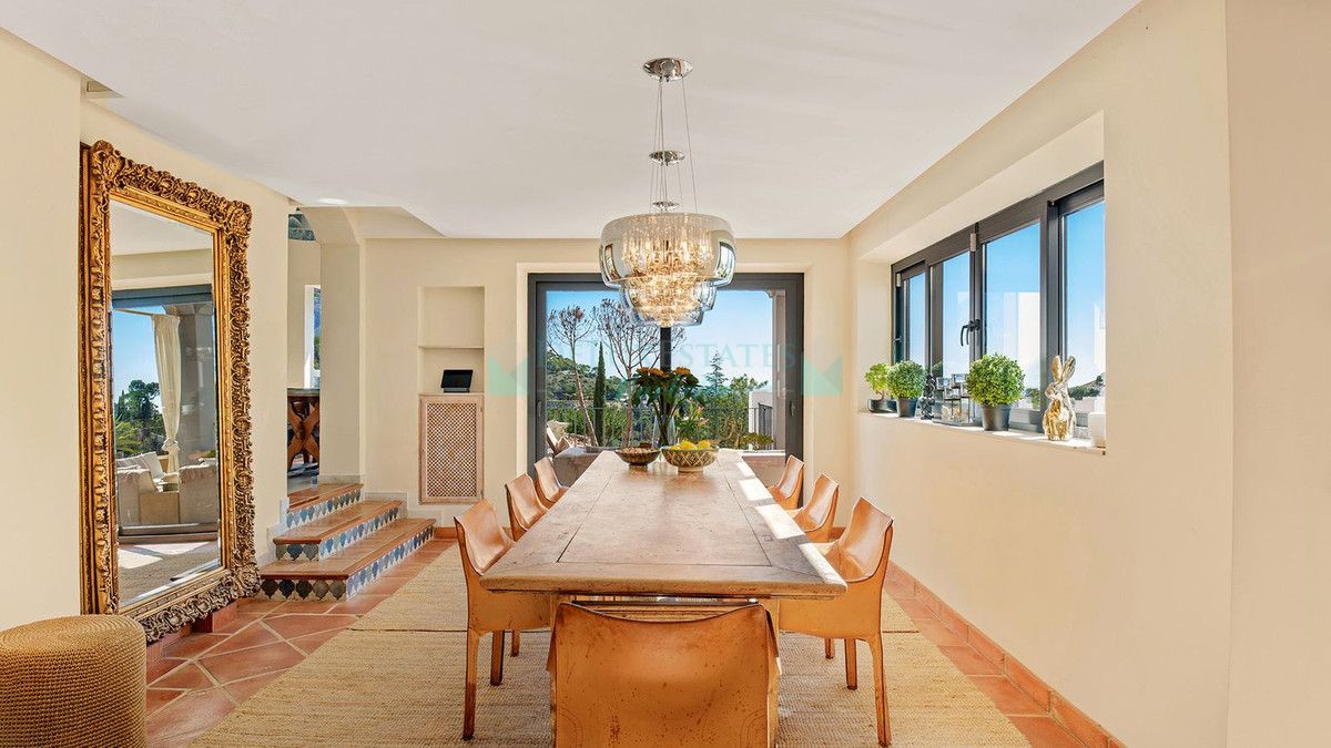 Villa en venta en El Madroñal, Benahavis