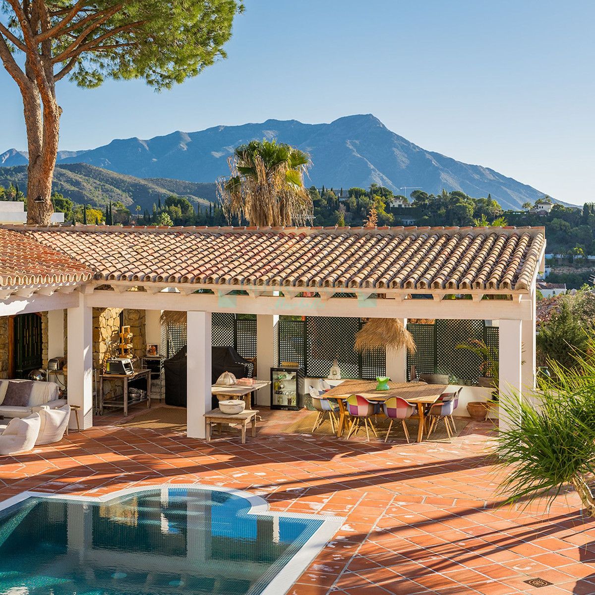 Villa en venta en El Madroñal, Benahavis