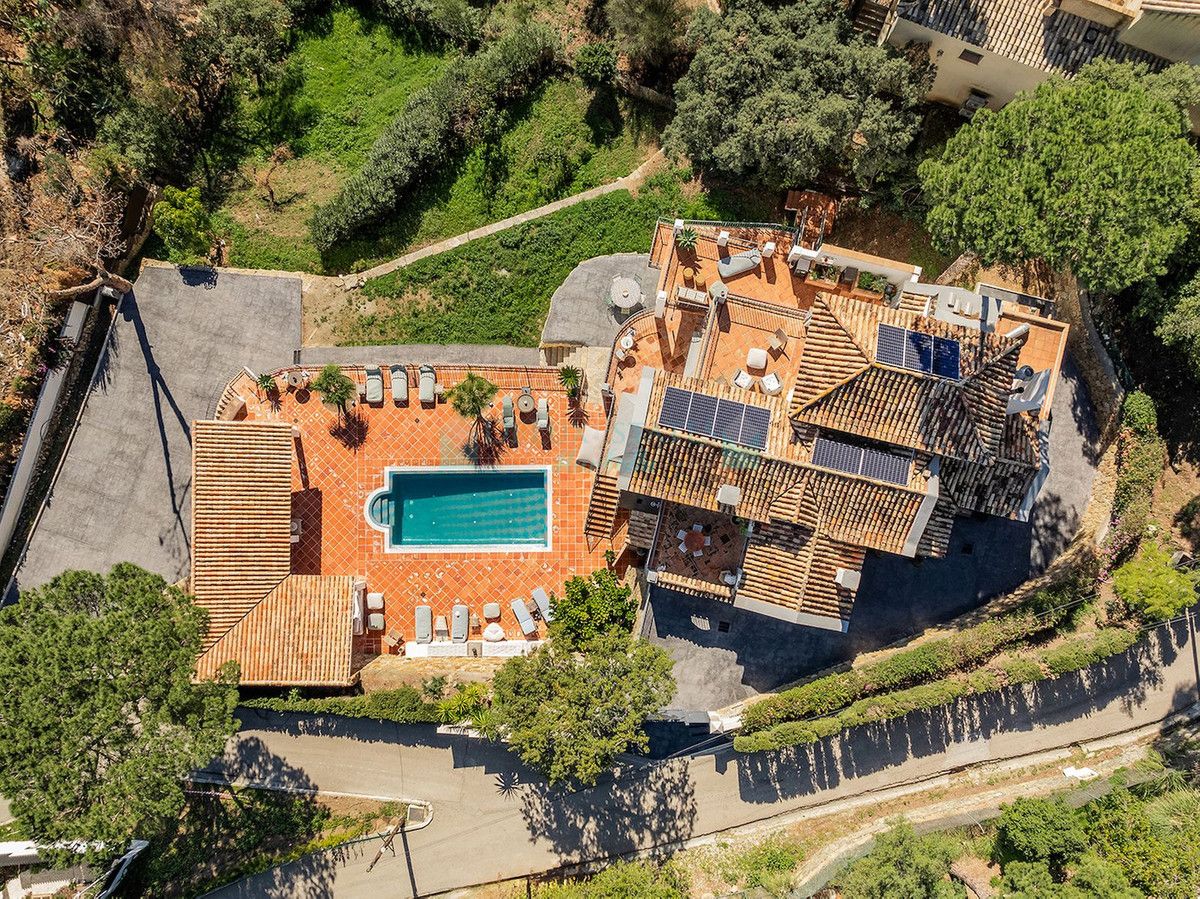 Villa en venta en El Madroñal, Benahavis